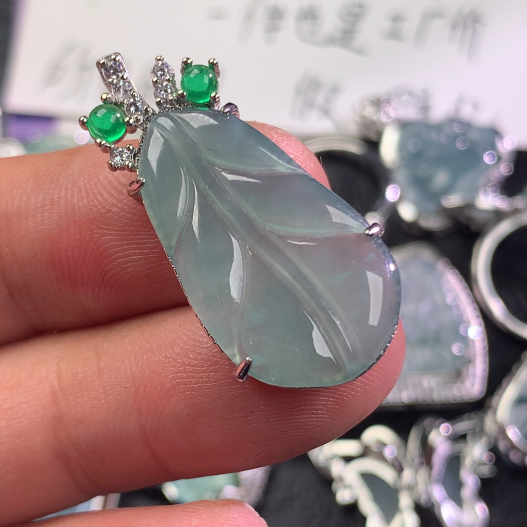 翡翠未镶嵌颈饰大芭蕉叶的