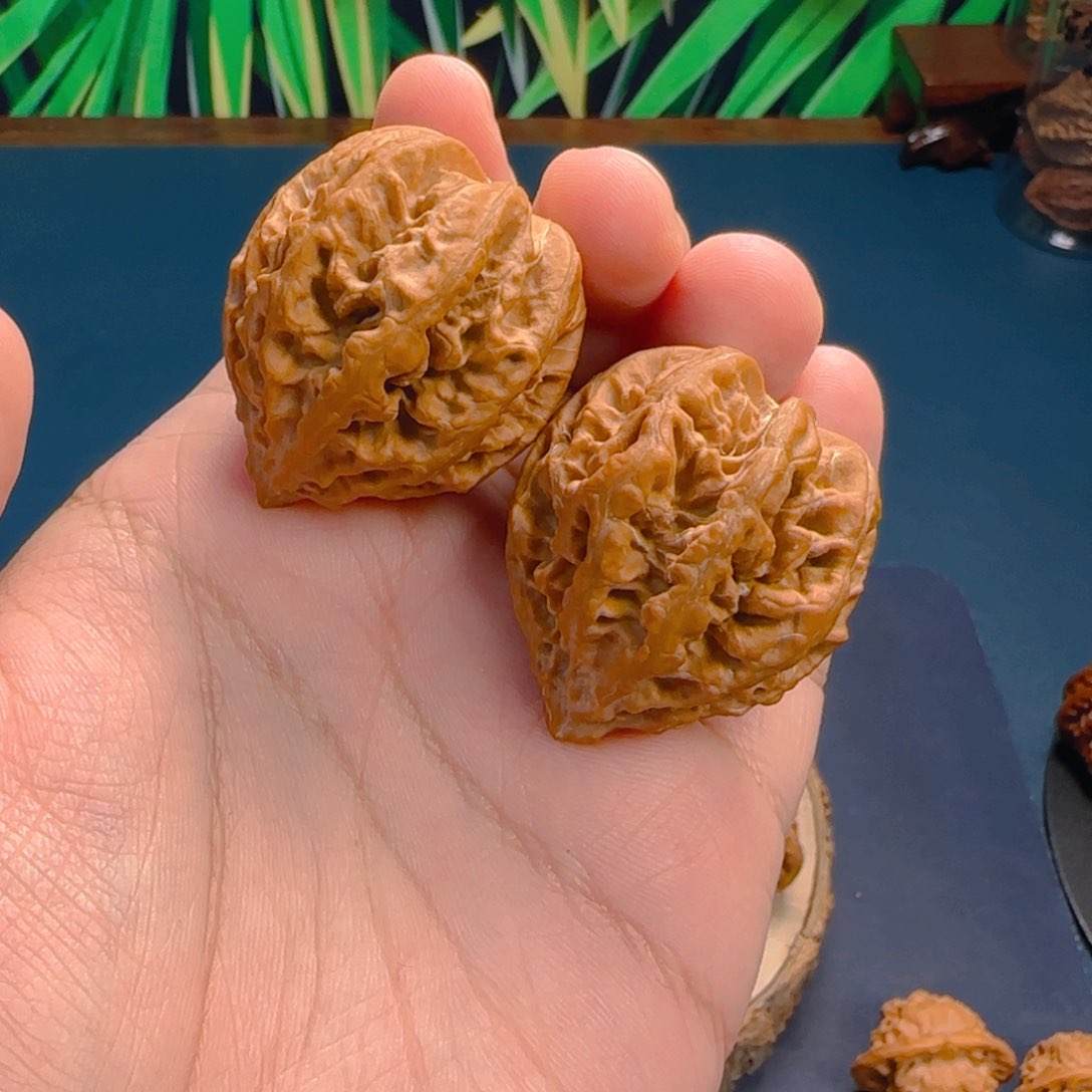 文玩核桃吊坠1蛟河火焰