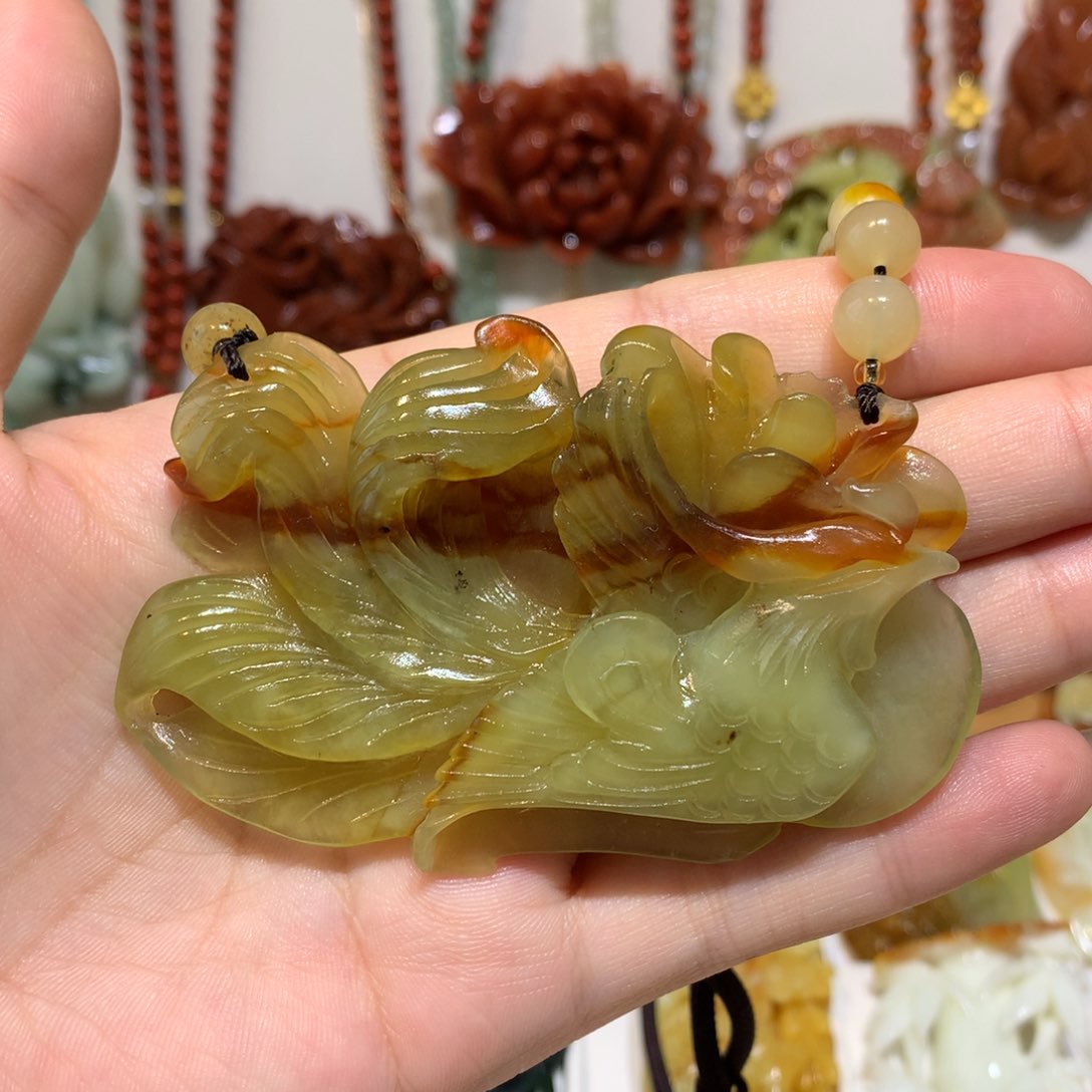 蛇纹石玉未镶嵌颈饰