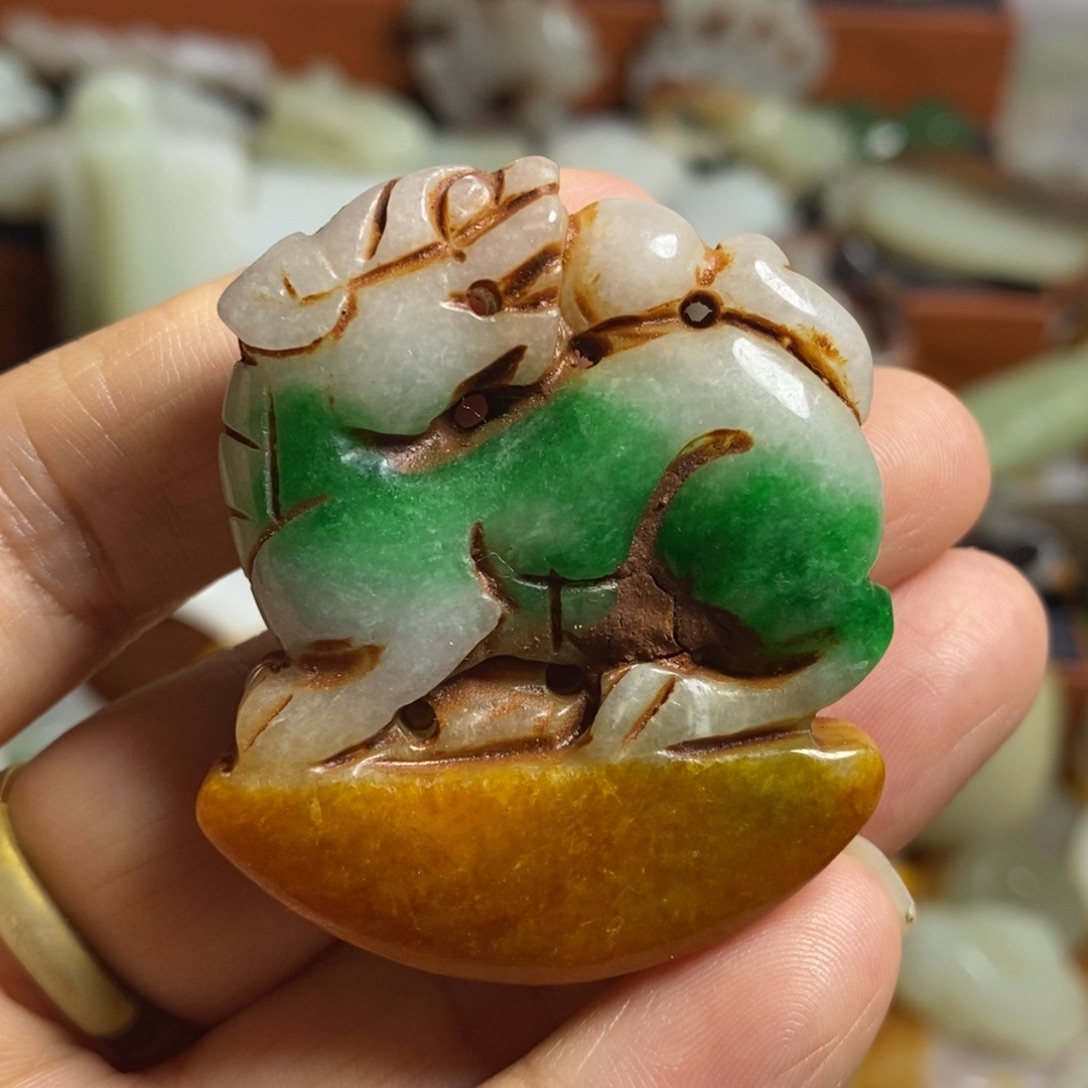 颈饰未镶嵌和田玉（糖玉）