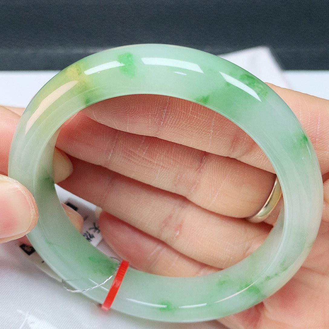 翡翠手镯未镶嵌51圈