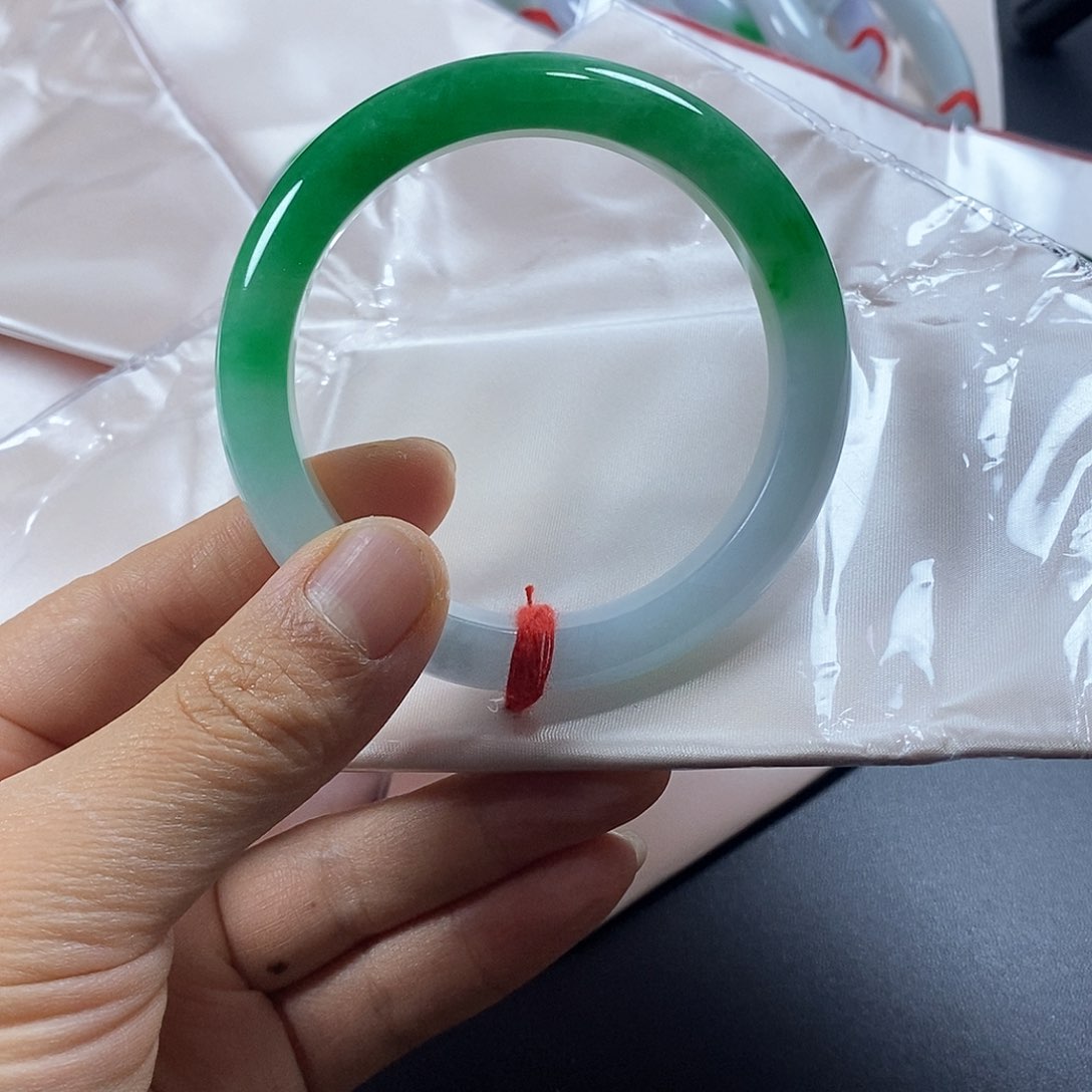 以实物为准，拍哪个发哪个