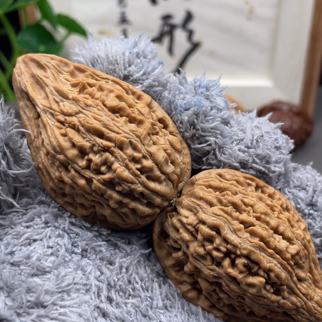 弄***杯文玩核桃吊坠坐佛