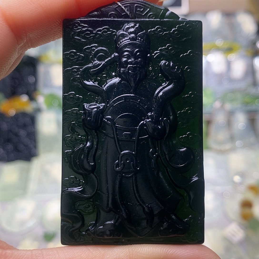 蛇纹石玉颈饰未镶嵌道**然，