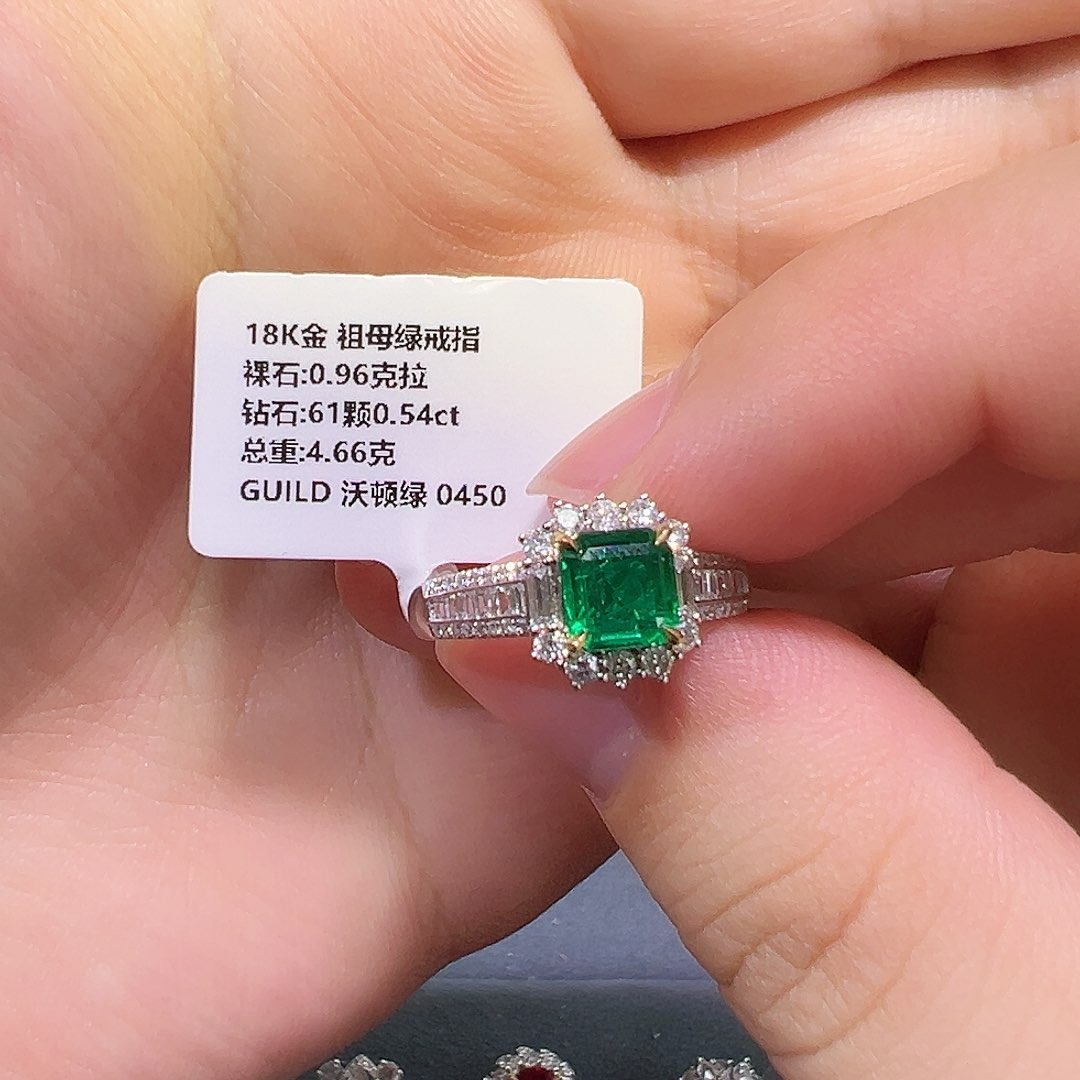戒指18K金镶嵌祖母绿