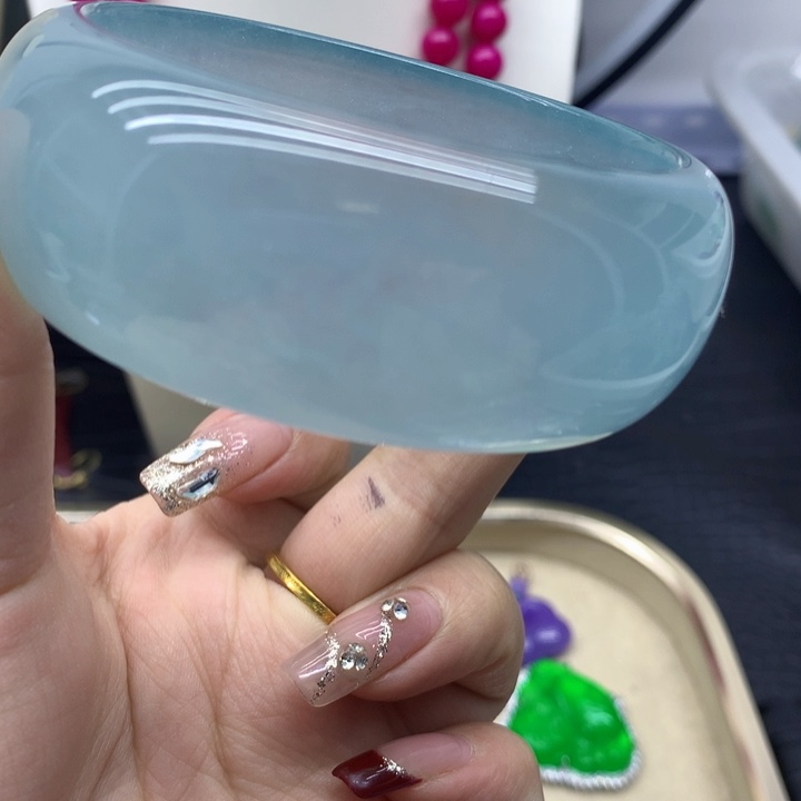 翡翠颈饰未镶嵌手镯