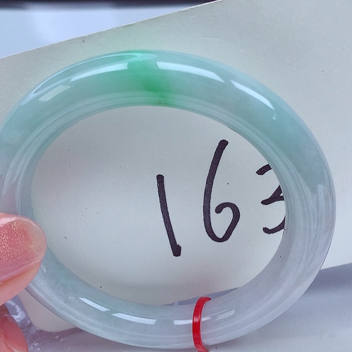 翡翠手镯未镶嵌翡翠