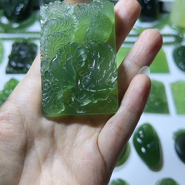 苍***上蛇纹石玉合金颈饰
