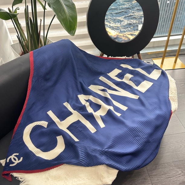 99新 Chanel/香奈儿 蓝色拼红边褶皱丝巾110*110cm