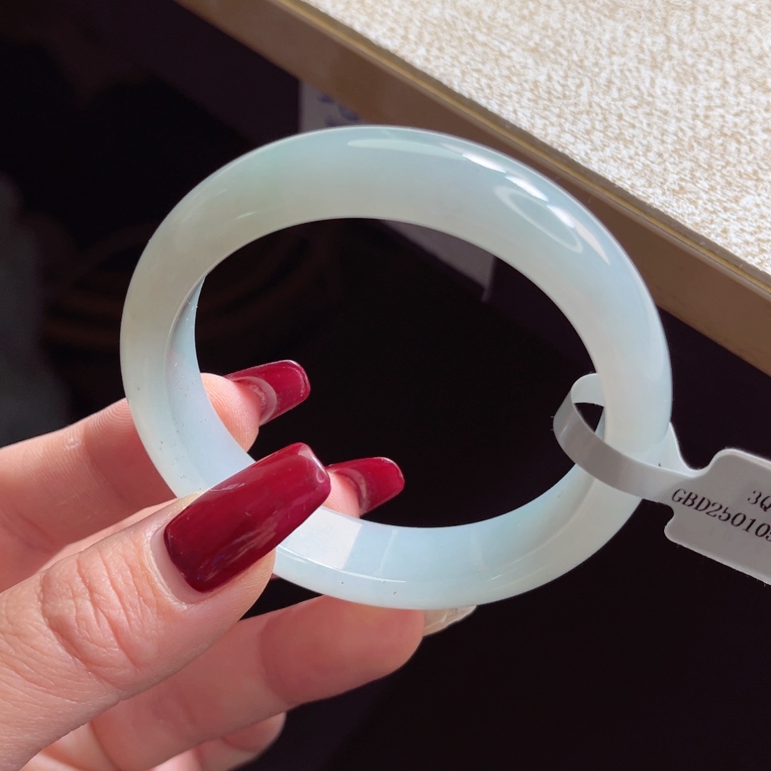 翡翠手镯未镶嵌手镯