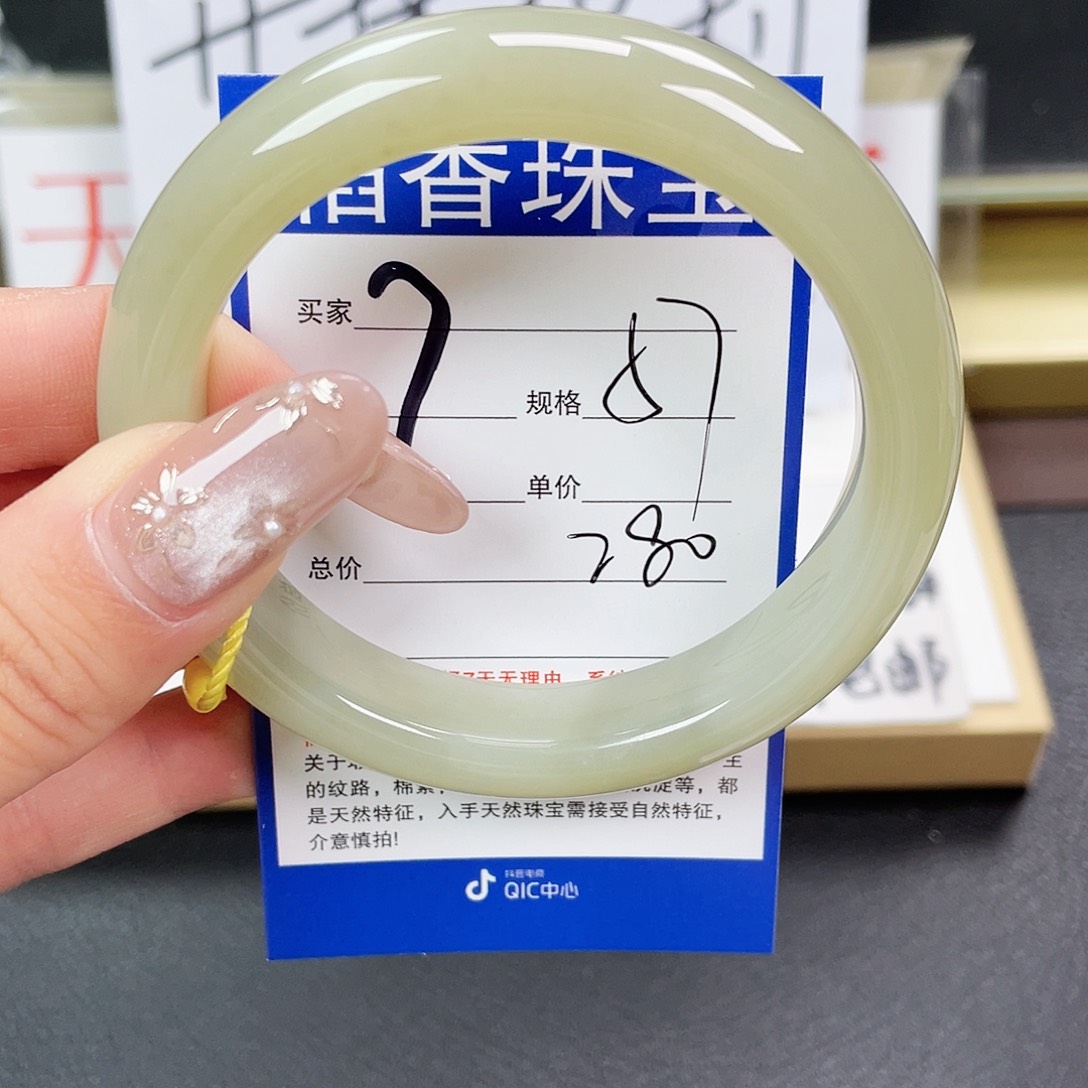 和田玉手镯未镶嵌