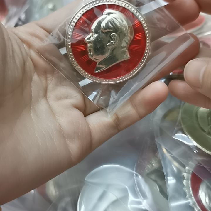 其他普通金属长*红藏纪念像章1枚