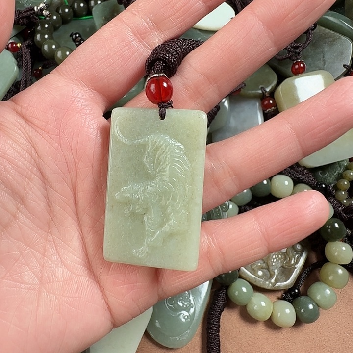 和田玉颈饰未镶嵌