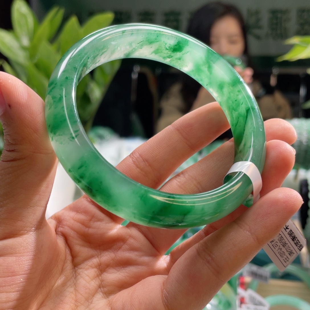 石英质玉手镯未镶嵌60➕意境飘花