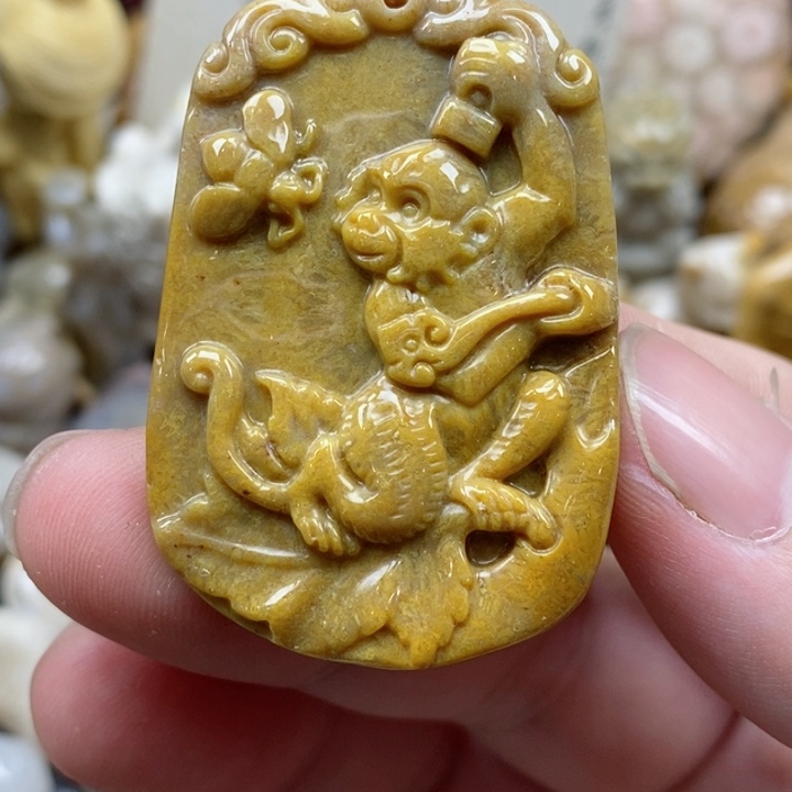 颈饰未镶嵌硅化珊瑚（珊瑚玉）有瑕