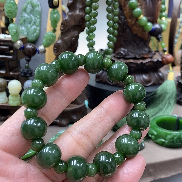 捌***生颈饰未镶嵌和田玉（碧玉）