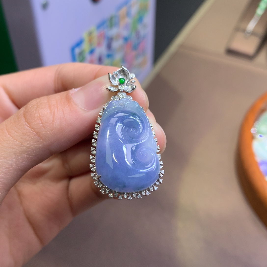 翡翠18K金镶嵌颈饰翡翠