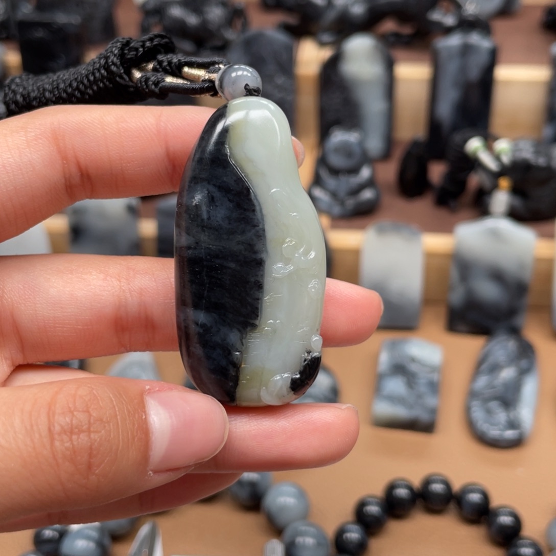 和田玉颈饰未镶嵌