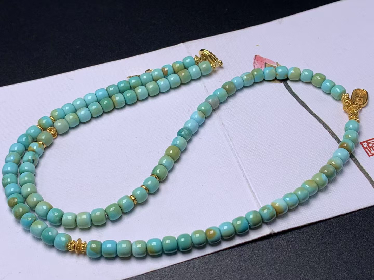 精美原矿高瓷特色三彩绿松石老型锁骨链，色彩鲜艳，直径4.8mm