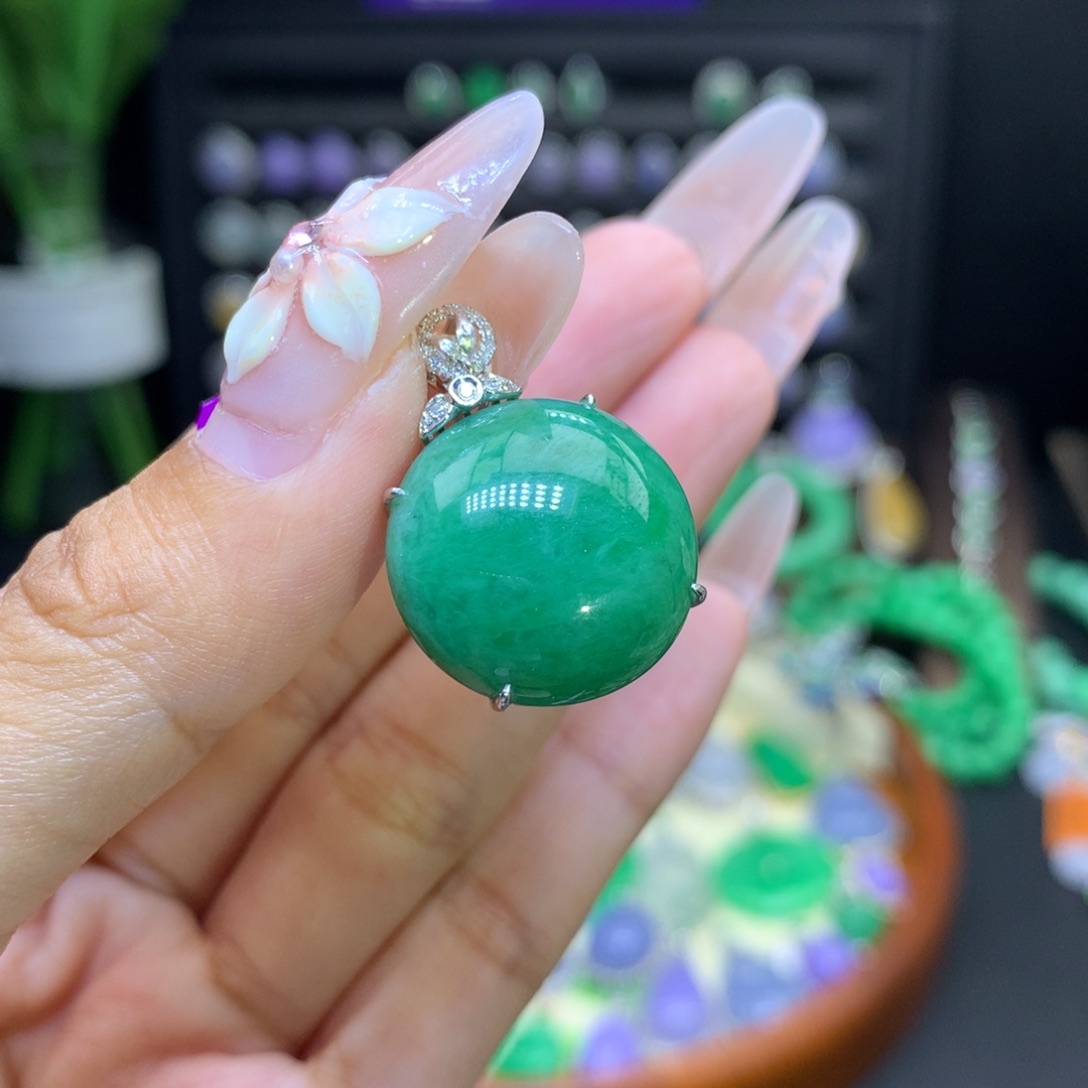 翡翠18K金镶嵌颈饰天然