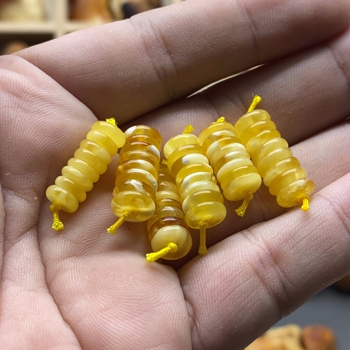 琥珀裸石未镶嵌舞***滋蜜蜡隔片