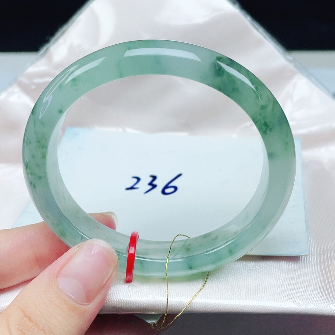 翡翠未镶嵌手镯（贵妃镯）贵妃53.6