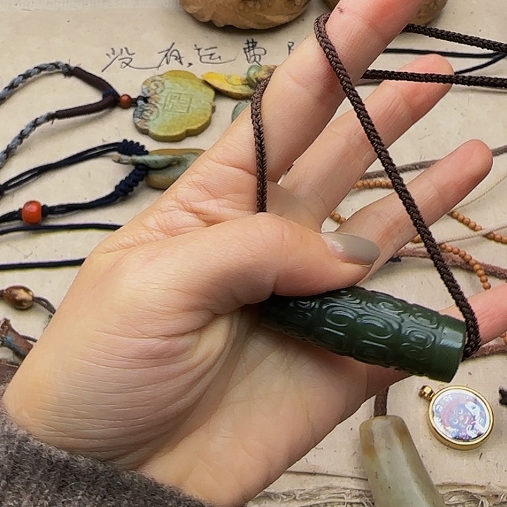 婷***婷和田玉未镶嵌颈饰