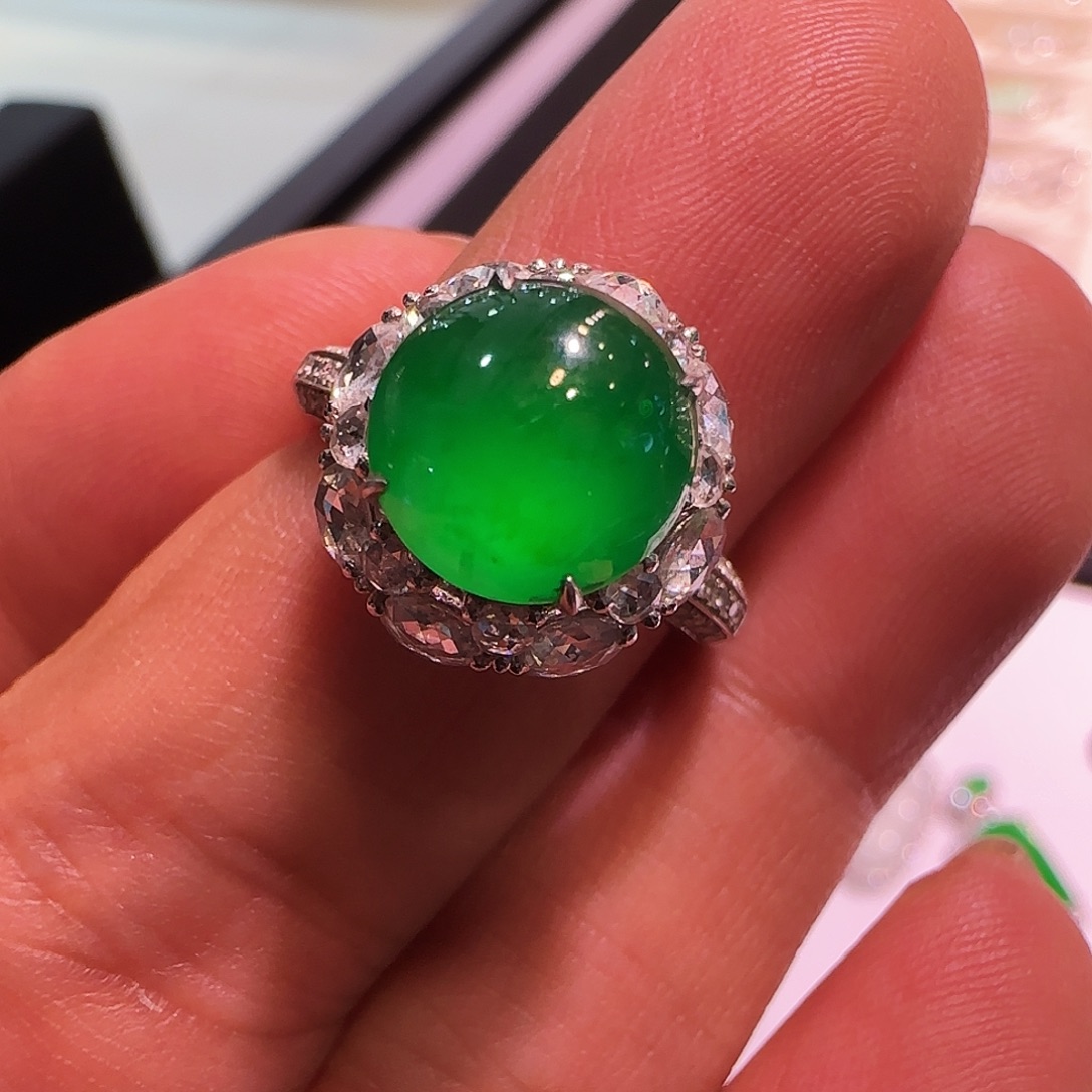 翡翠18K金镶嵌戒指