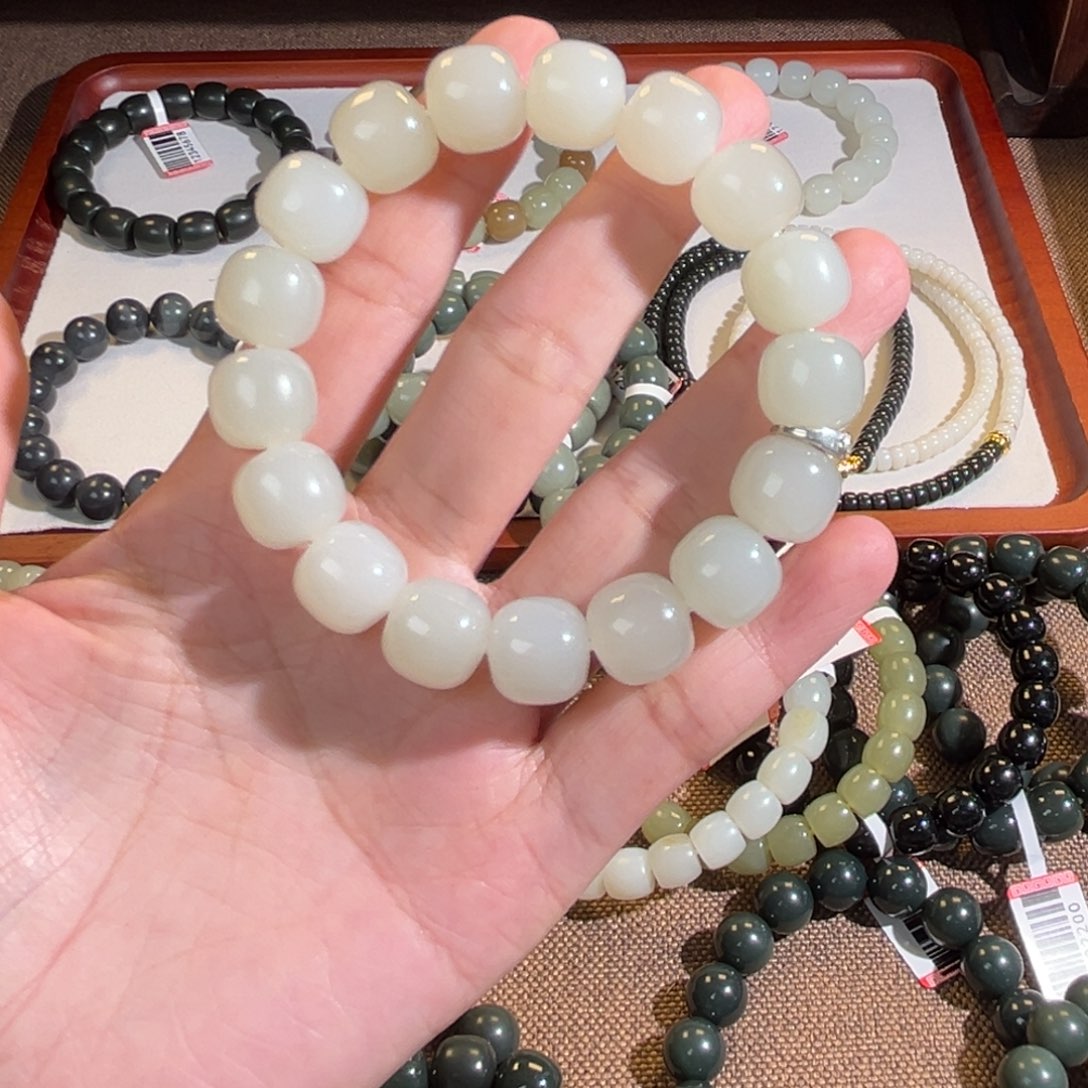 一***瞬和田玉未镶嵌手链