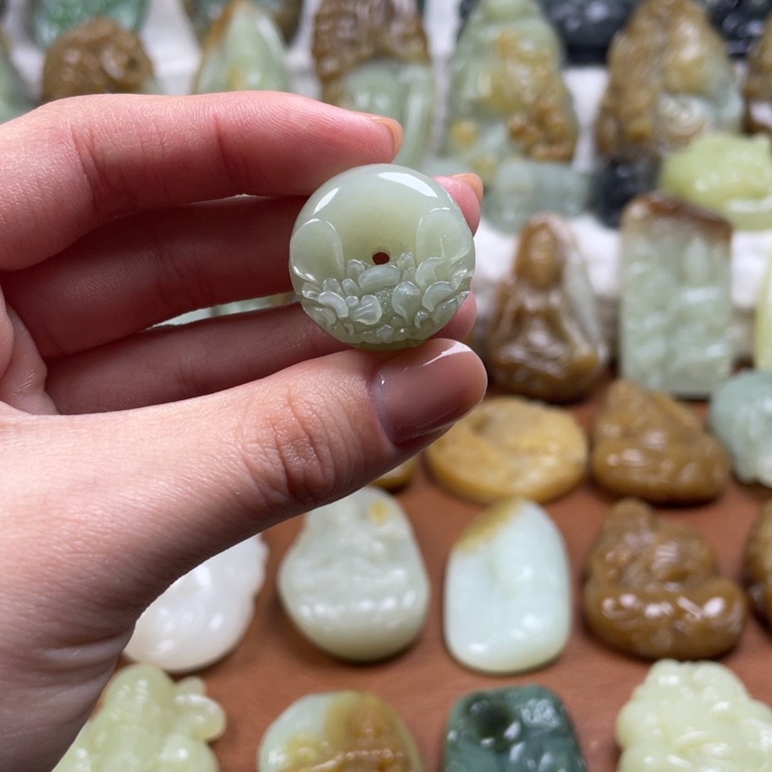 和田玉未镶嵌颈饰