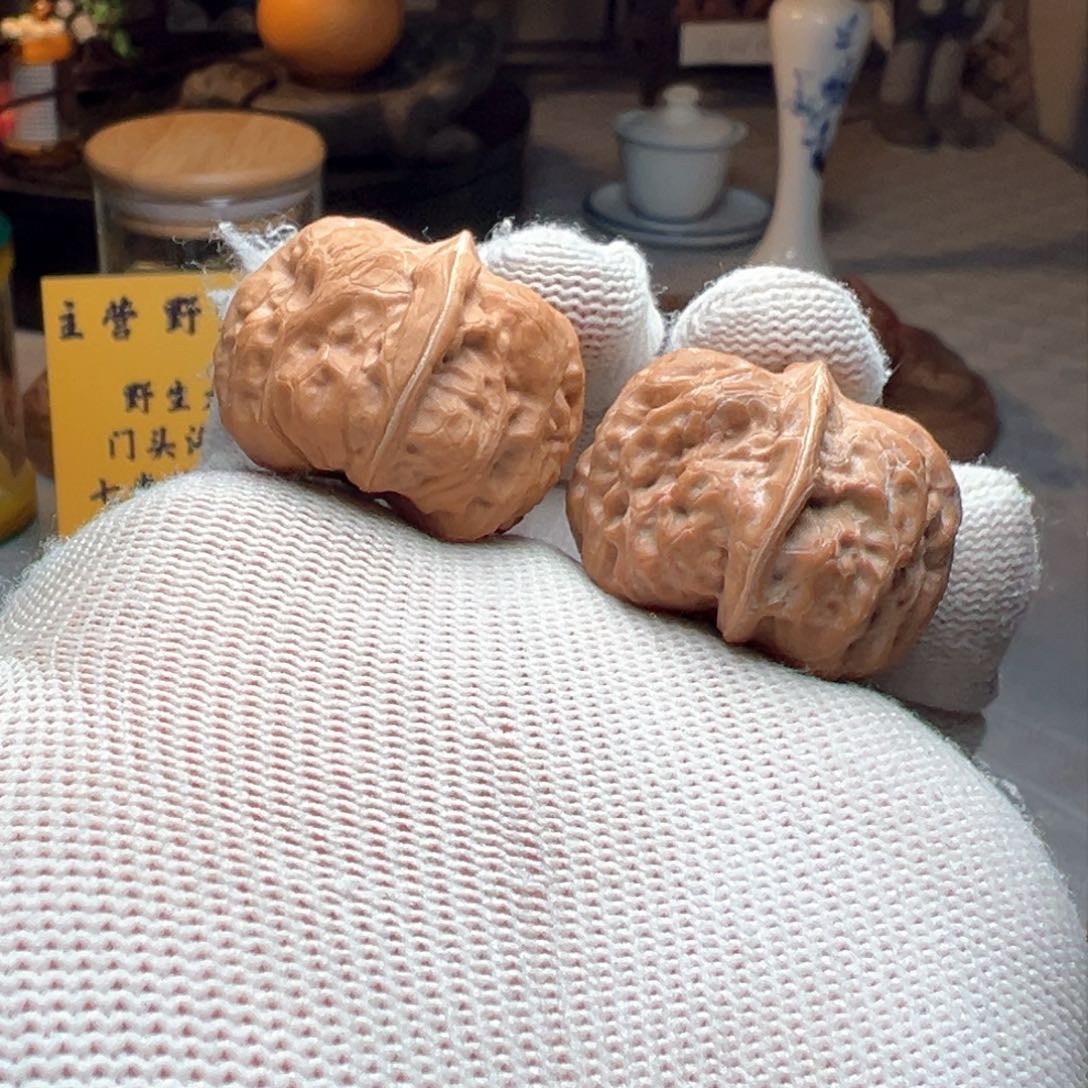 文玩核桃吊坠木*一代门头沟元宝3444