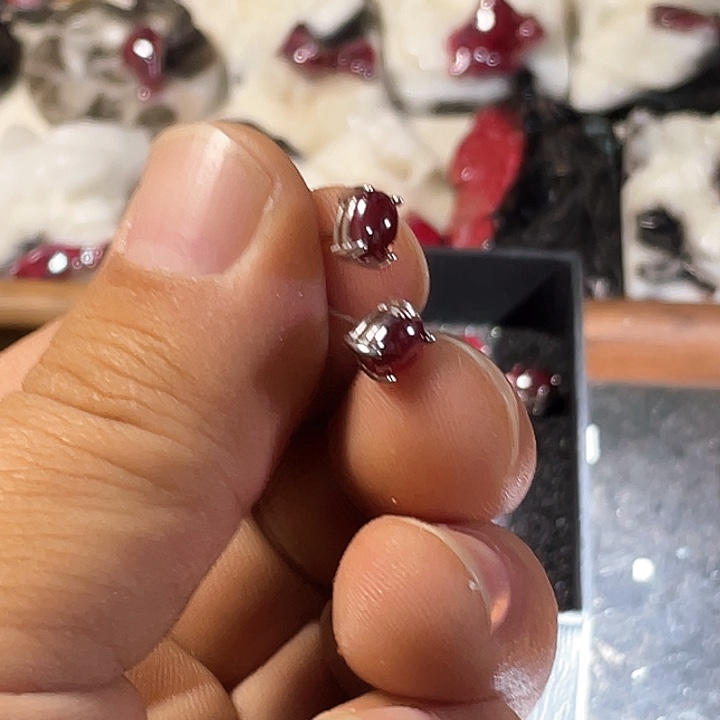 天然辰砂原石首饰