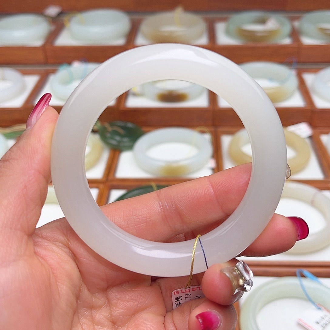 和田玉手镯未镶嵌56.9