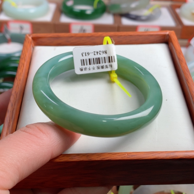 【闪购商品】和田玉手镯未镶嵌51