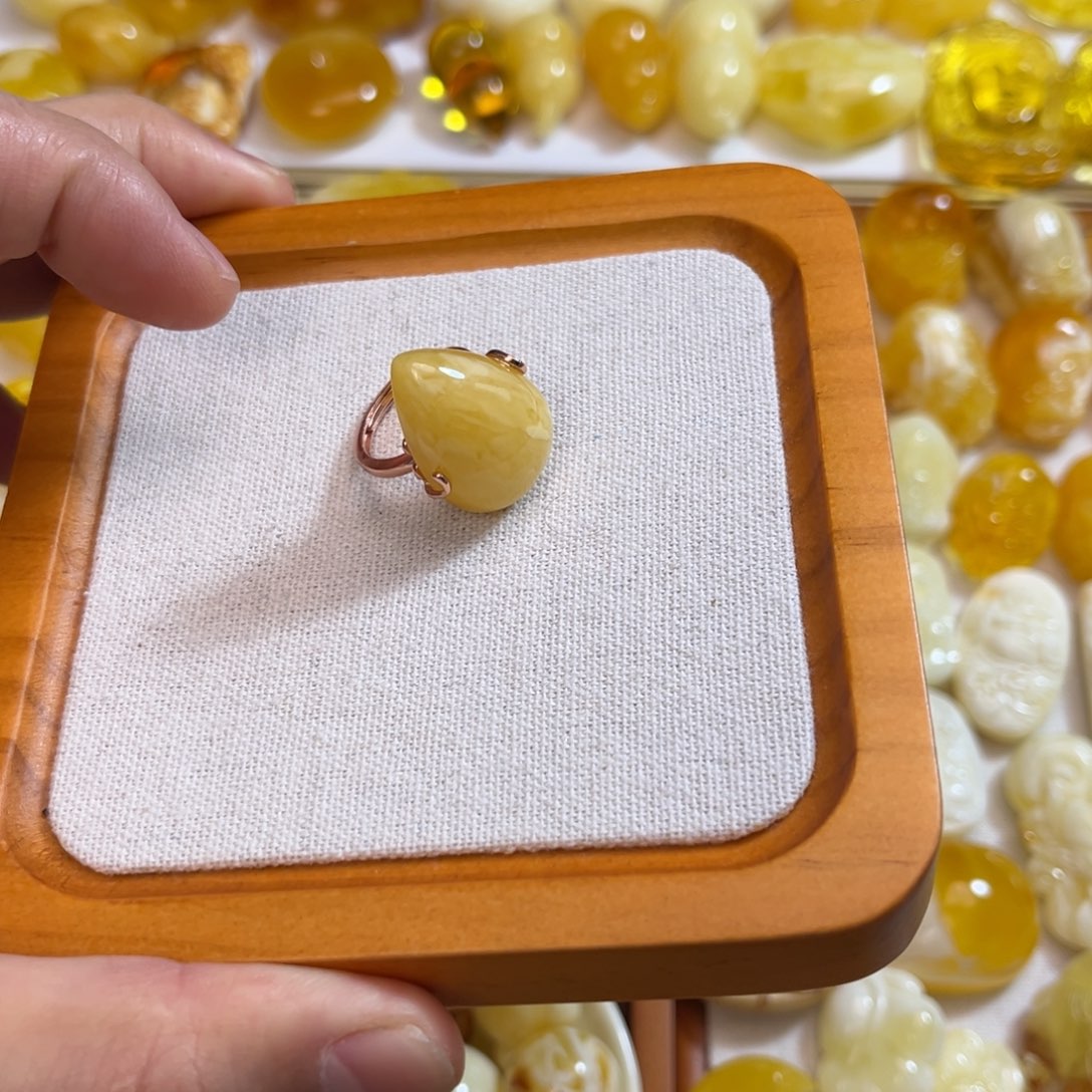 琥珀颈饰银S925镶嵌蜜蜡戒指