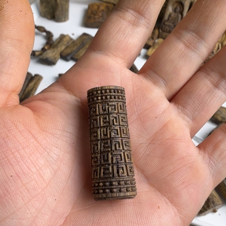 大***哥沉香沉香碎屑奇楠沉香绿奇楠雕刻定制款天珠一个2克重