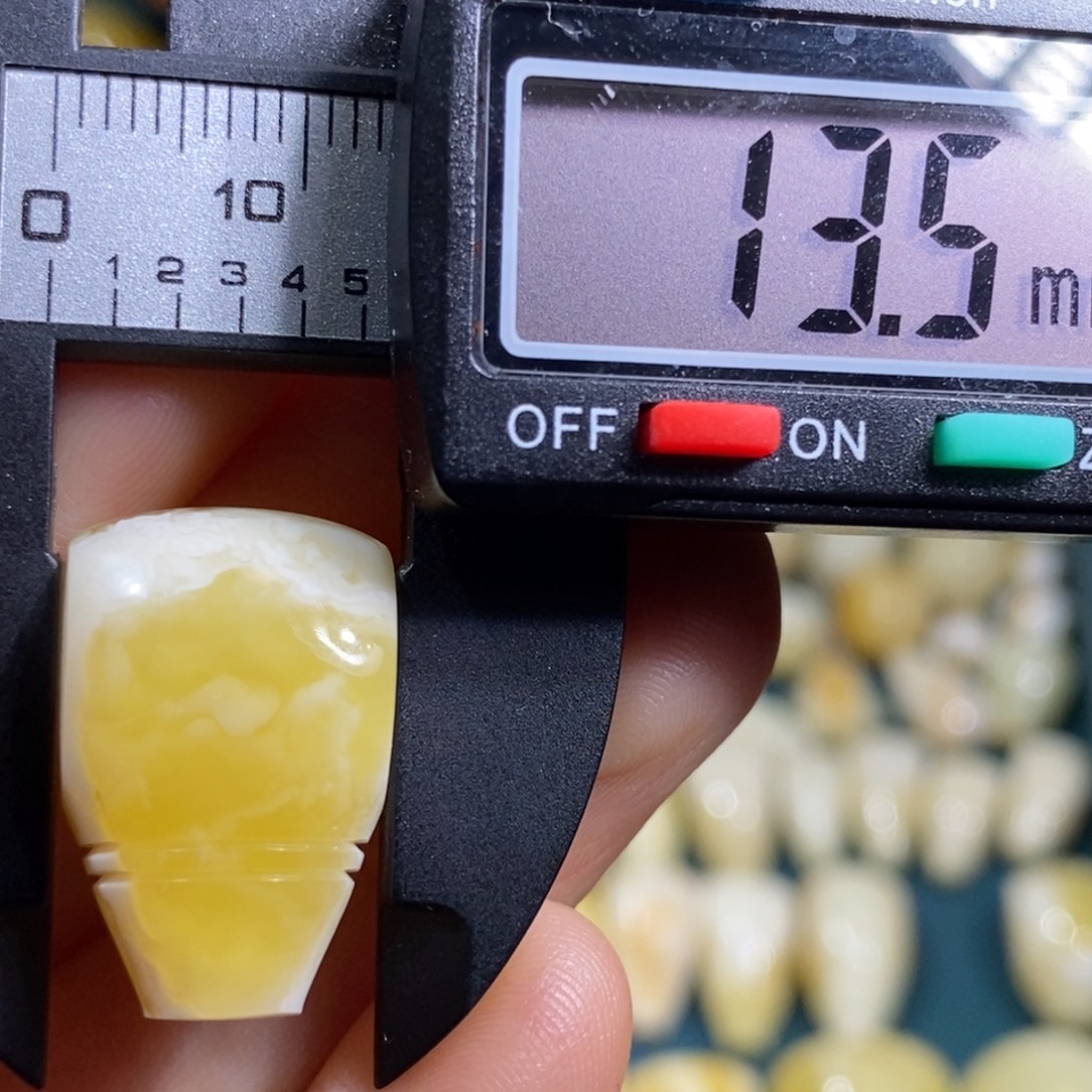 未镶嵌蜜蜡裸石配饰