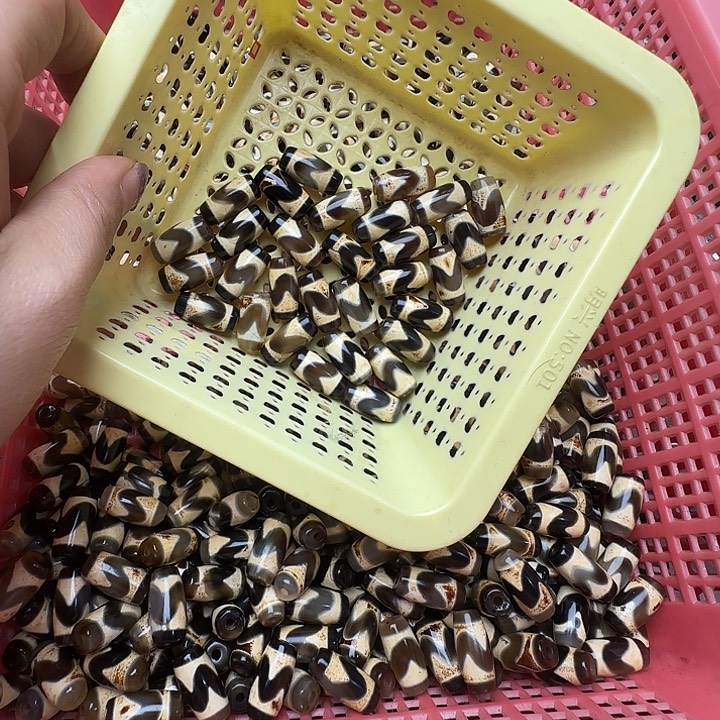 中***乐玛瑙/玉髓未镶嵌珠宝半成品6