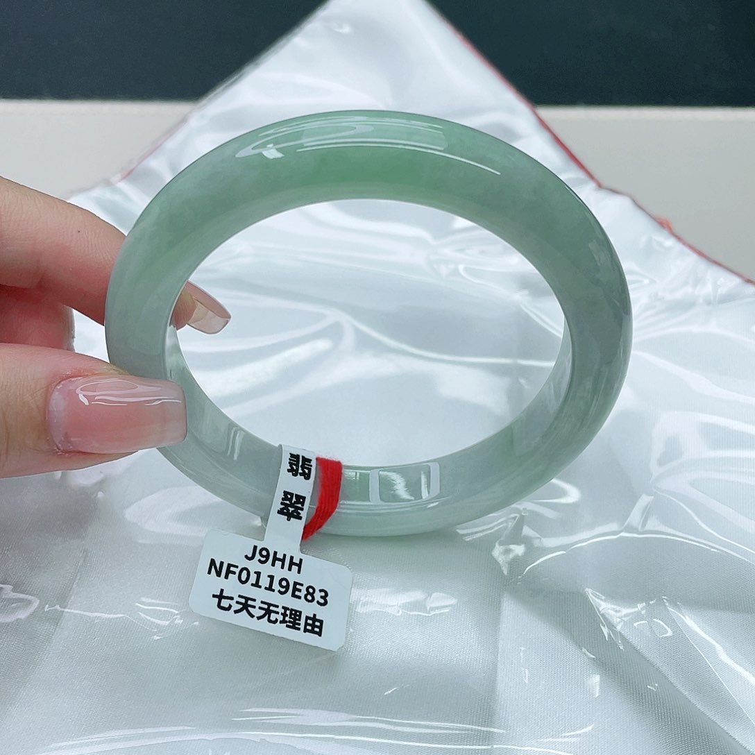 翡翠手镯未镶嵌正60