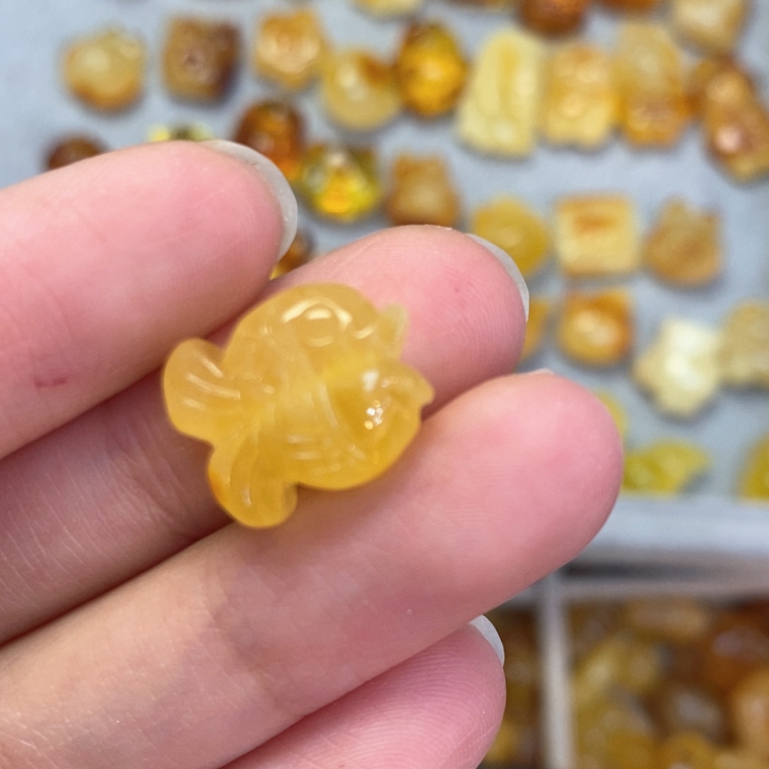 蜜蜡颈饰未镶嵌鱼
