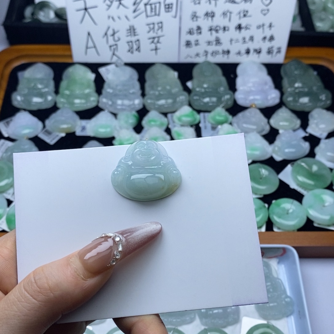 翡翠颈饰未镶嵌佛公