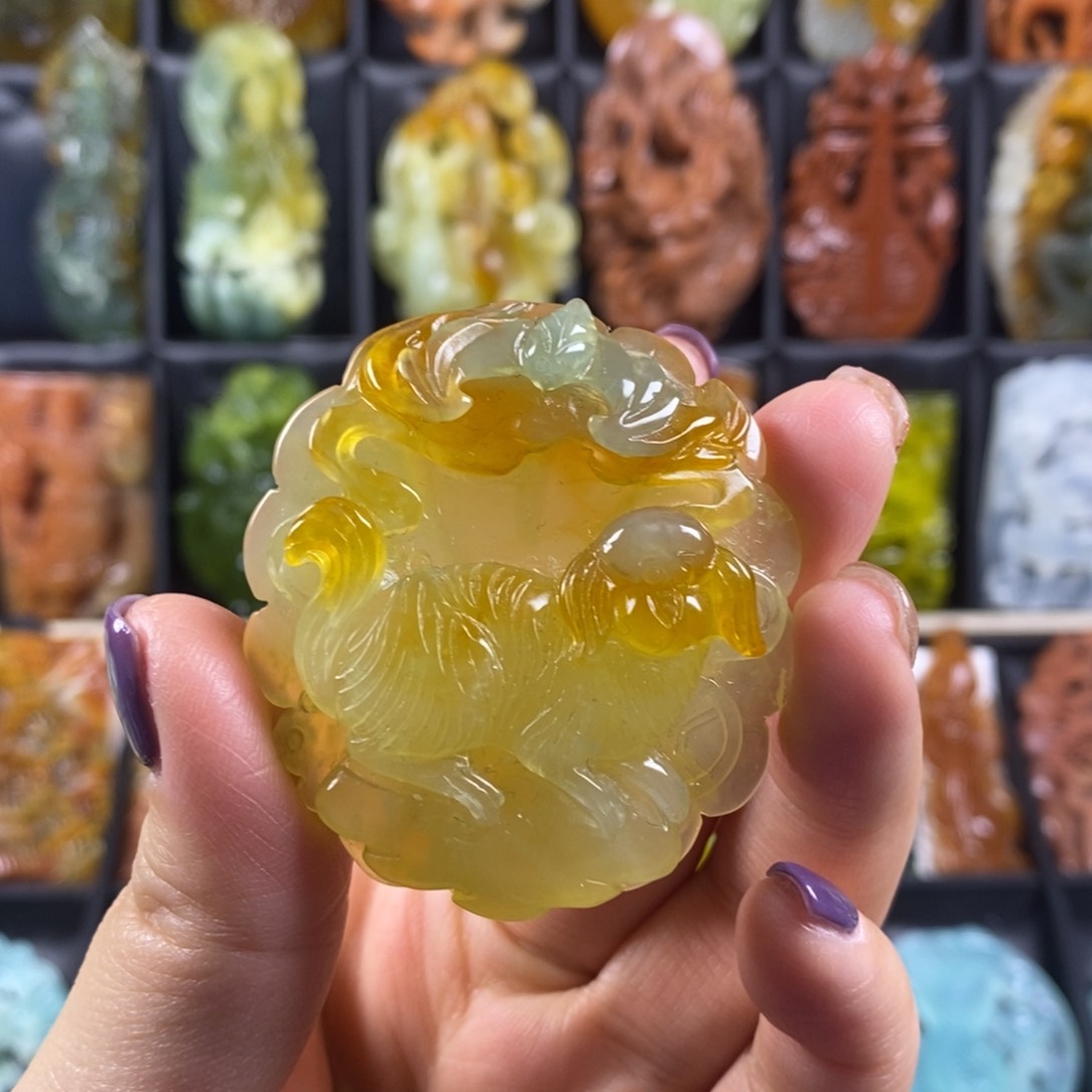 蛇纹石玉颈饰合金