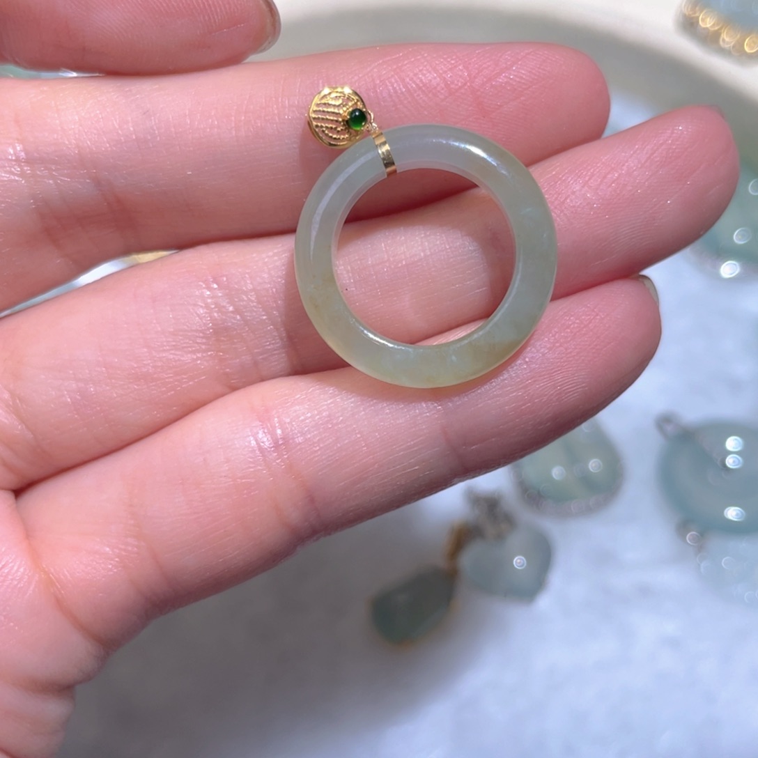 翡翠颈饰18K金镶嵌翡翠