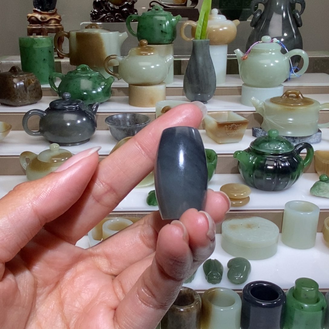 和田玉把件未镶嵌青花勒子飘墨