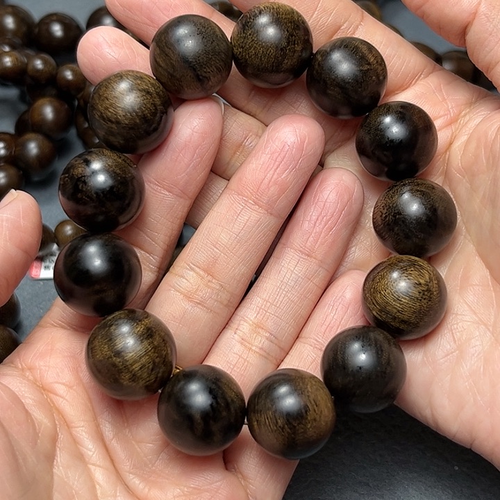 沉香手串晟**衣白棋留疤