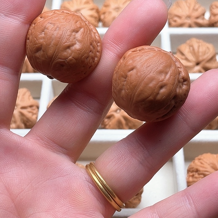 文玩核桃把件龙珠