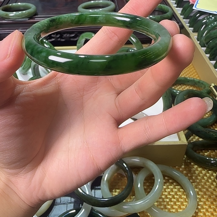 未镶嵌手镯和田玉（碧玉）