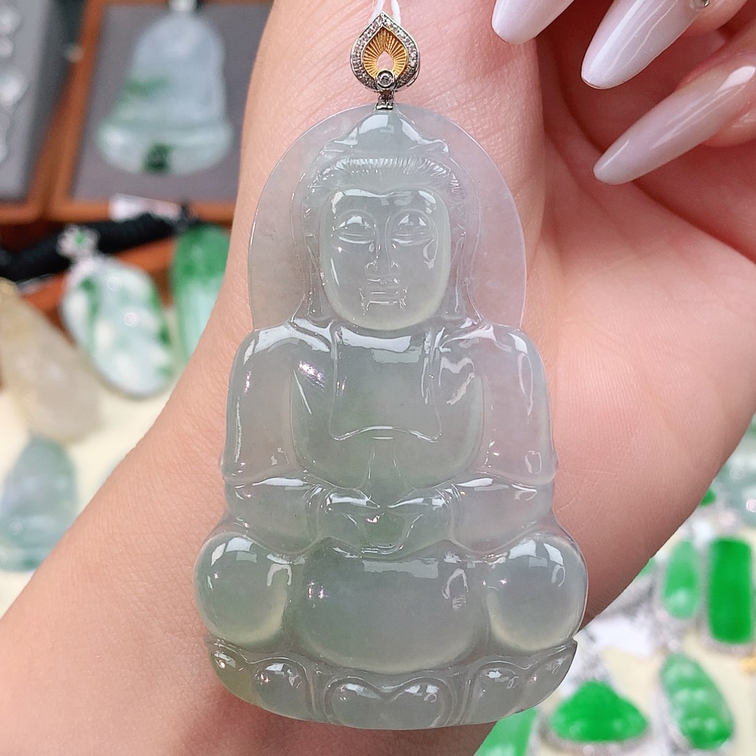 颈饰18K金镶嵌翡翠观音
