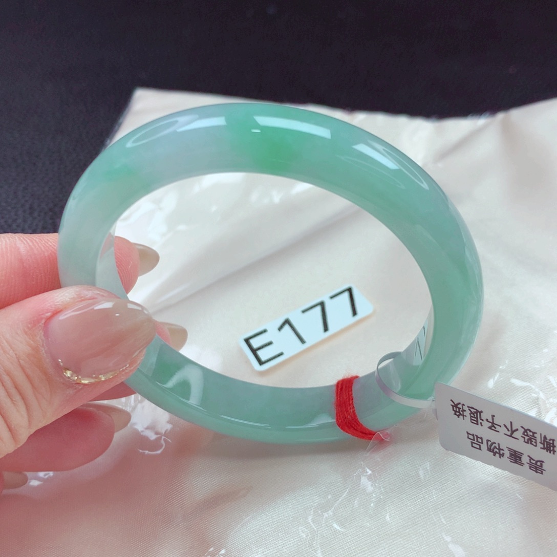 翡翠手镯未镶嵌手镯88