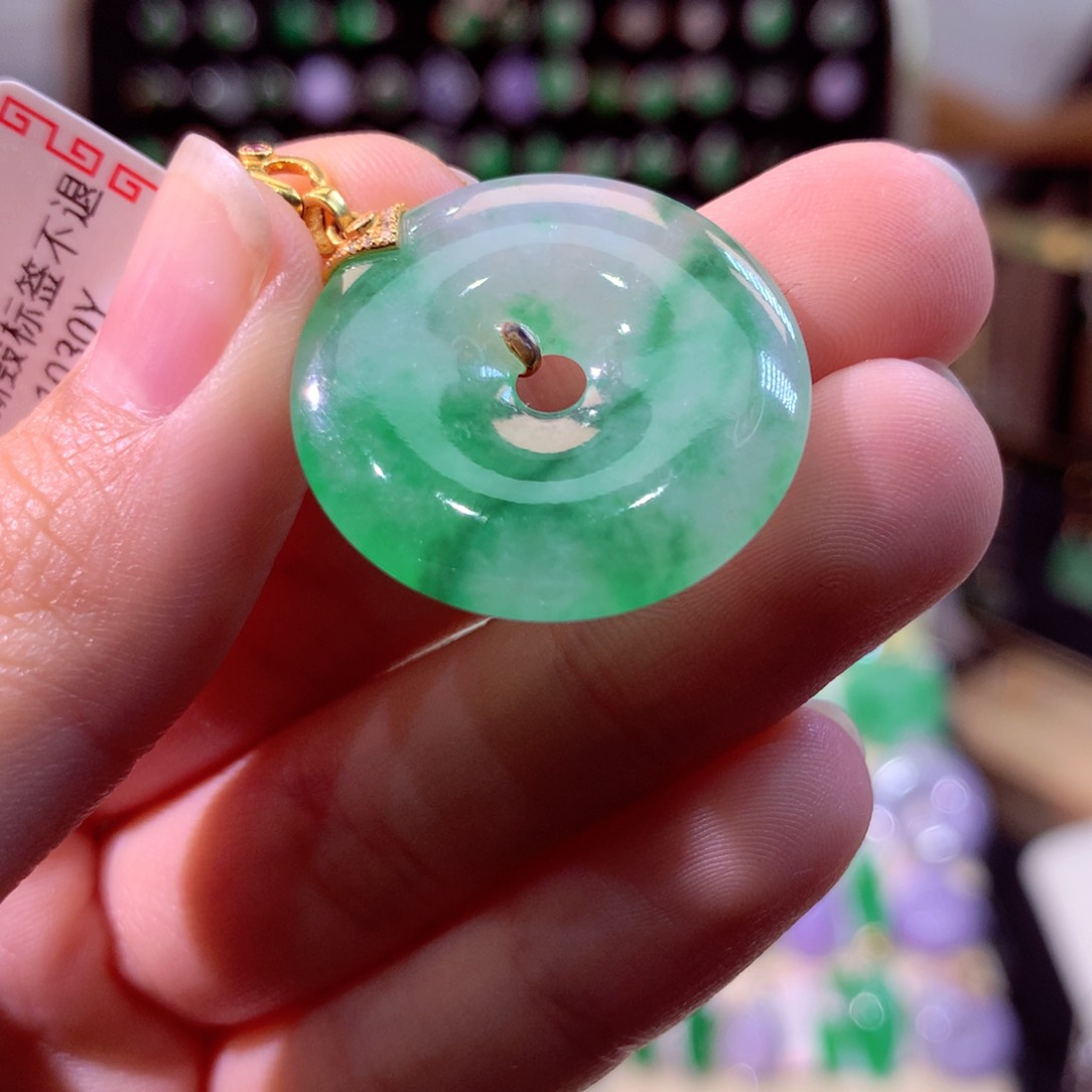 翡翠颈饰18K金镶嵌翡翠